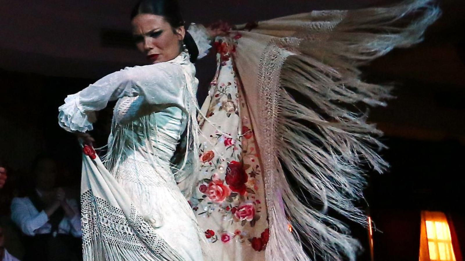 Los mantones de manila son un signo distitivo de nuestro local. @cafedechinitas #flamenco #turismo