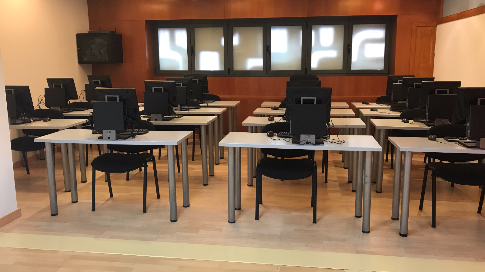 Instalaciones amplias y modernas en el centro de Madrid, donde nuestros profesores imparten todas las materias necesarias para superar las pruebas selectivas correspondientes