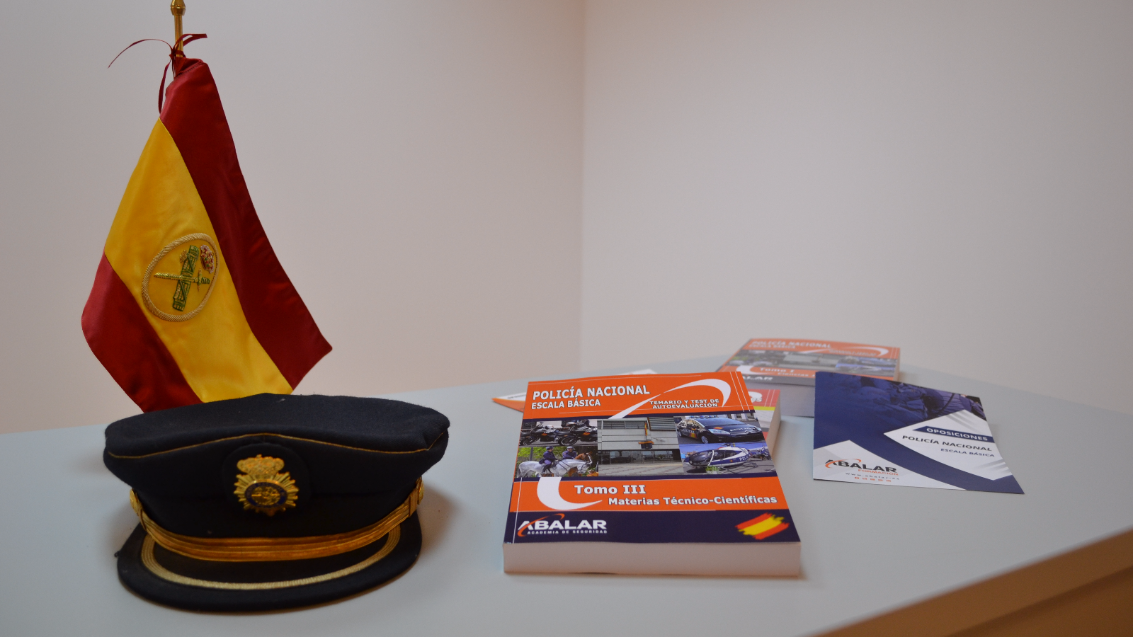 Los manuales de estudio son elaborados por nuestro equipo de profesores, los cuales tienen amplia experiencia en el sector