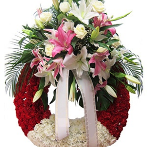 corona funeraria, con clavel a dos tonos , cabecero liliums , rosas, pequeña