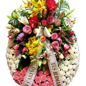 corona funeraria, con clavel a dos tonos , cabecero liliums , rosas, liatris